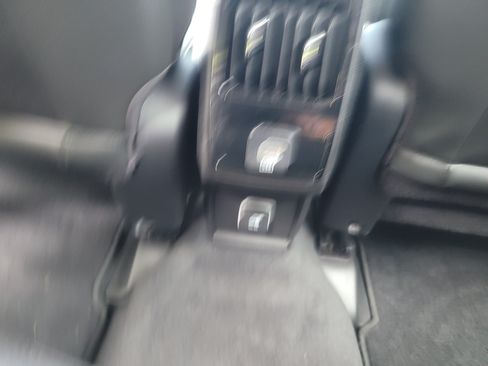 Used 2022 Jeep Compass Latitude FWD image 16