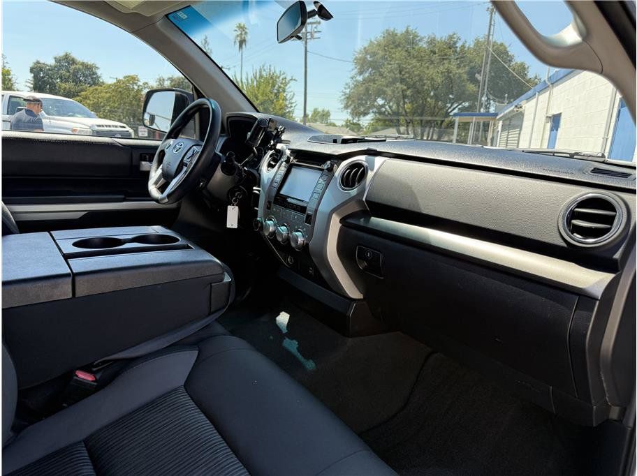 Used 2014 Toyota Tundra SR5 AWD/4WD image 17
