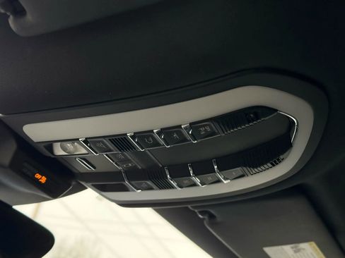 Used 2018 Porsche Macan Sport Edition image 22