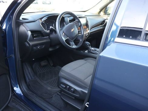 Used 2023 Chevrolet Traverse LT FWD image 9