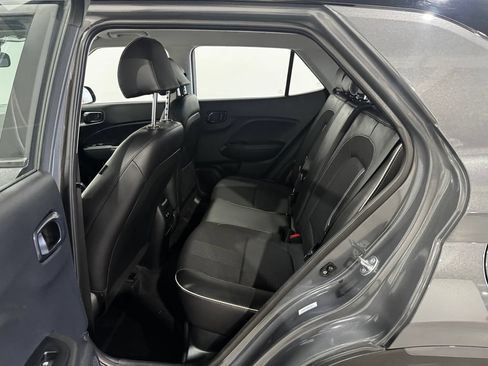 Used 2025 Hyundai Venue Limited FWD image 21