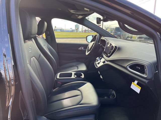 New 2026 Chrysler Pacifica Select w/ S Appearance Package FWD image 18