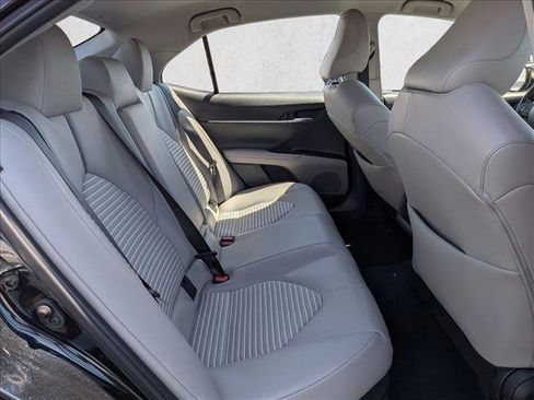 Used 2023 Toyota Camry SE w/ Cold Weather Package FWD image 18