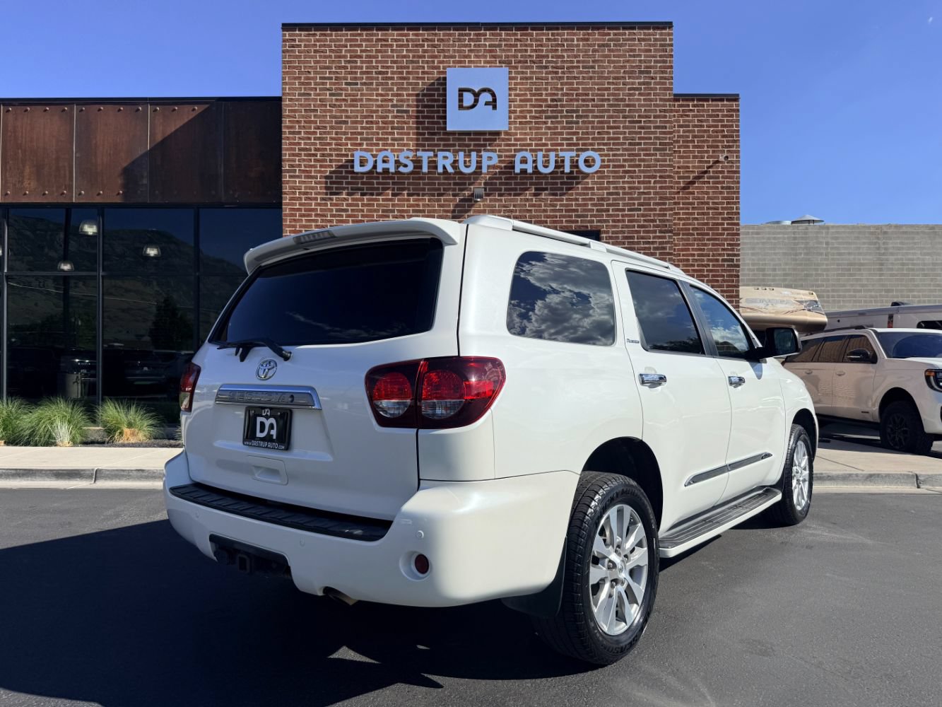 Used 2018 Toyota Sequoia Platinum w/ Carpet Mat Package AWD/4WD image 8