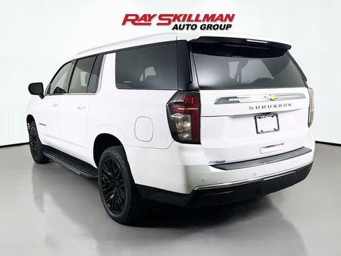 Used 2022 Chevrolet Suburban LT AWD/4WD image 5
