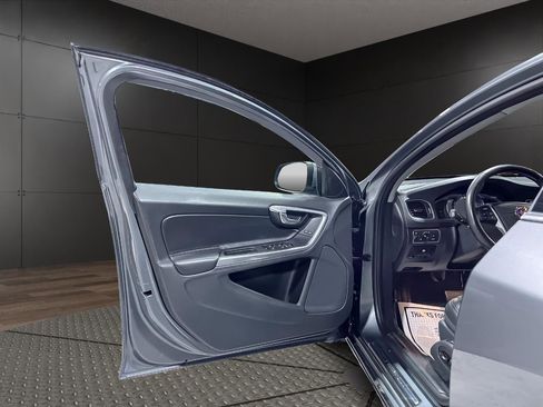 Used 2016 Volvo S60 T5 Premier w/ Climate Package image 14