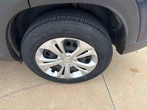 Used 2024 Chevrolet Trax LS FWD image 9