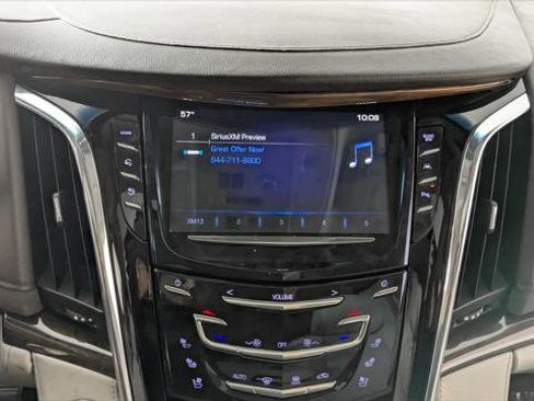 Used 2017 Cadillac Escalade ESV Luxury image 32
