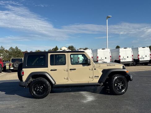 Used 2022 Jeep Wrangler Unlimited Willys image 2