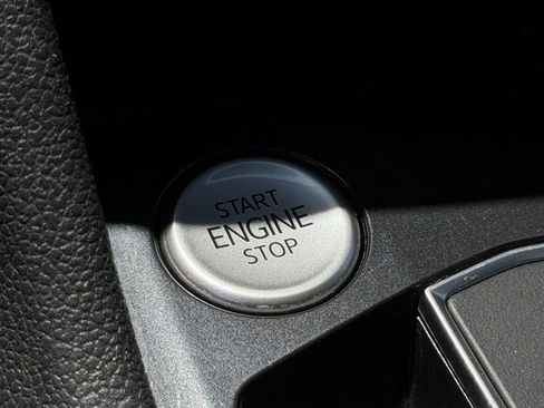 Used 2021 Volkswagen Tiguan SE FWD image 21