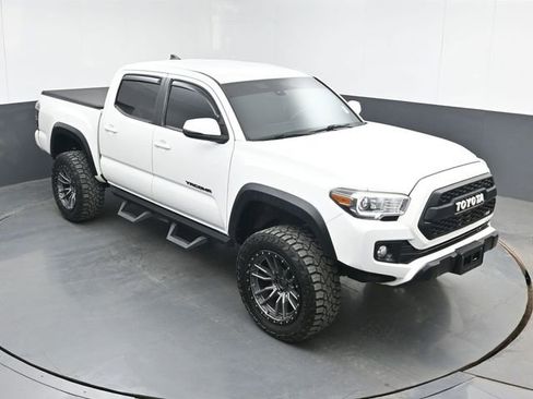 Used 2019 Toyota Tacoma TRD Off-Road w/ Technology Package AWD/4WD image 31