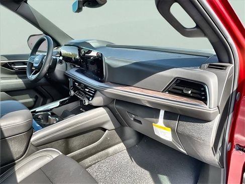 New 2025 Chevrolet Suburban Premier image 17