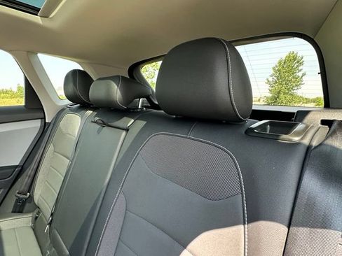Certified 2023 Volkswagen Taos SE w/ Panoramic Sunroof Package AWD/4WD image 30
