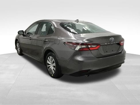 Used 2022 Toyota Camry LE image 13