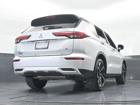 Used 2022 Mitsubishi Outlander SE image 65