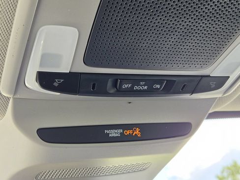Certified 2025 Honda HR-V LX image 30