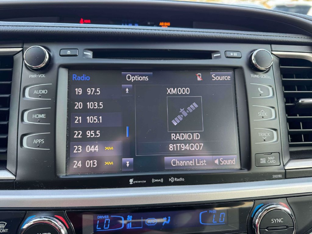 Used 2019 Toyota Highlander XLE AWD/4WD image 29