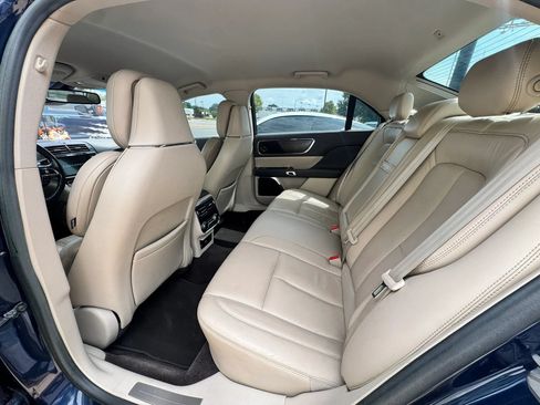 Used 2017 Lincoln Continental Reserve w/ Technology Package FWD image 14