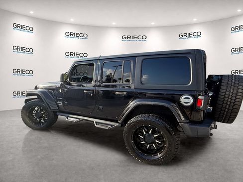 Used 2018 Jeep Wrangler Unlimited Sahara AWD/4WD image 5