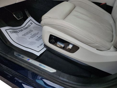 Used 2025 BMW X7 M60i image 12