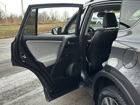 Used 2018 Toyota RAV4 Limited image 28