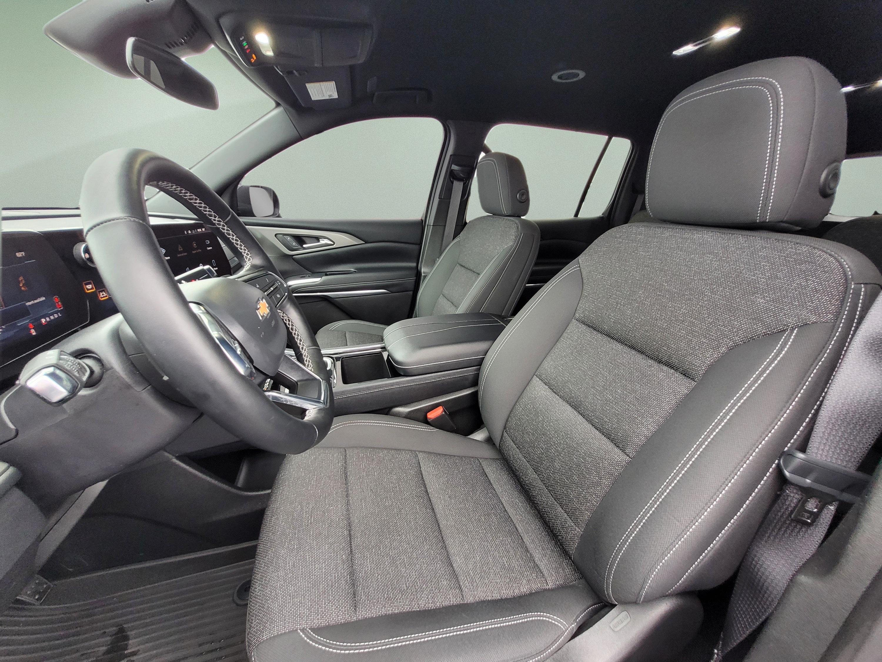 Used 2025 Chevrolet Traverse LT w/ Driver Confidence Package FWD image 27