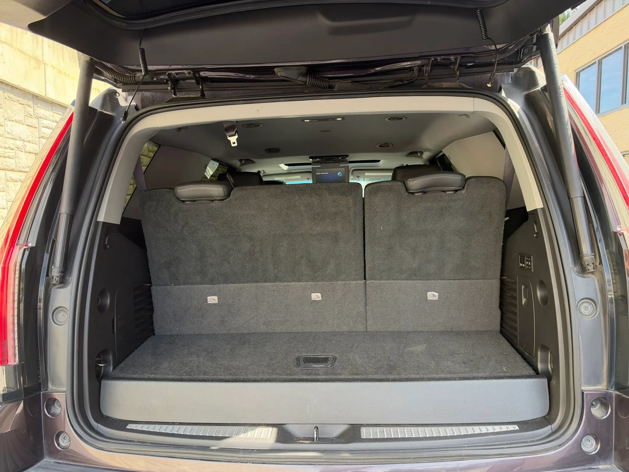 Used 2015 Cadillac Escalade Premium RWD image 36