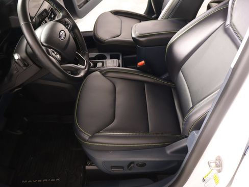 Used 2025 Ford Maverick Lobo AWD/4WD image 12