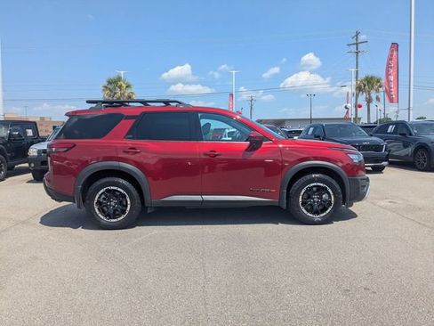 Used 2024 Nissan Pathfinder Rock Creek AWD/4WD image 2