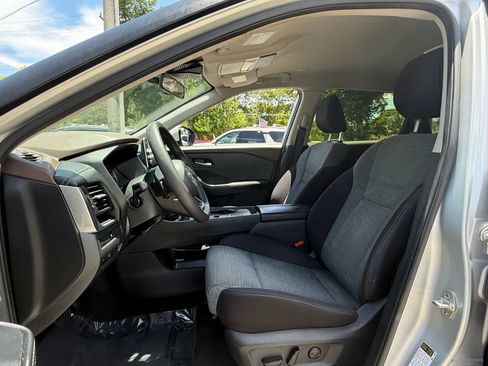 Certified 2023 Nissan Rogue SV FWD image 9