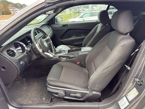 Used 2013 Ford Mustang Convertible image 9