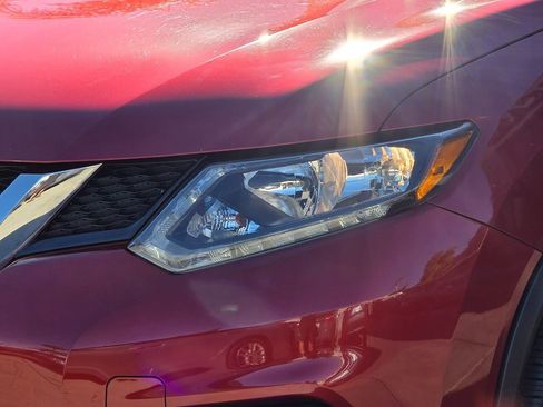 Used 2016 Nissan Rogue S image 8