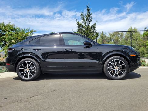 Used 2025 Porsche Cayenne Coupe image 8
