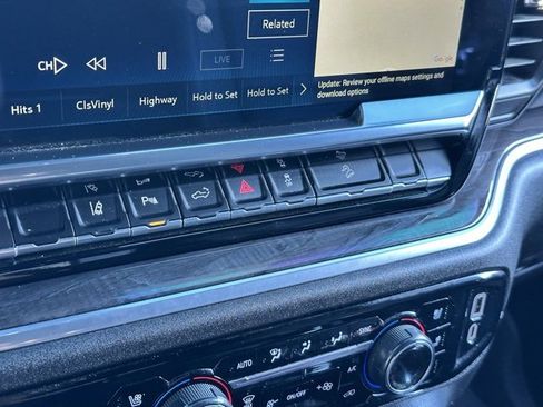 Used 2024 Chevrolet Silverado 2500 LTZ w/ LTZ Convenience Package image 16