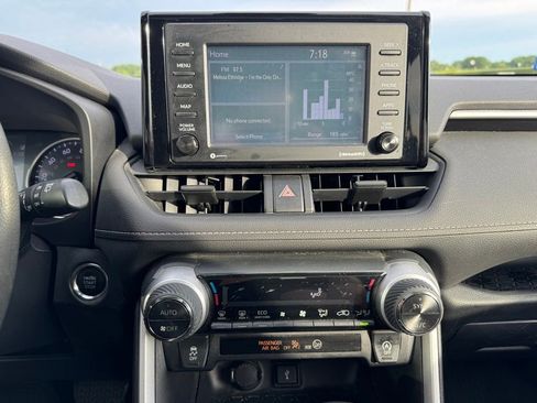 Used 2020 Toyota RAV4 XLE AWD/4WD image 2