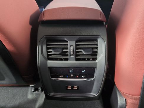 Used 2026 BMW 330i Sedan w/ M Sport Package image 29