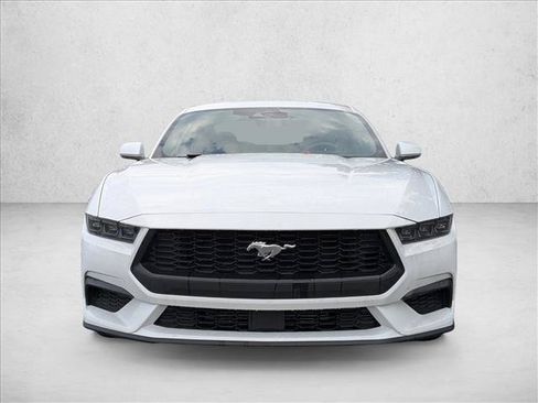 Used 2025 Ford Mustang Coupe RWD image 3