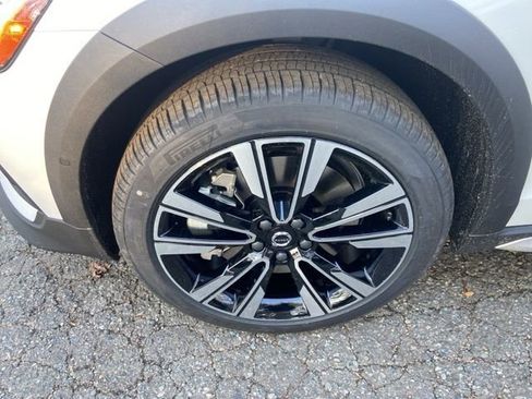 New 2026 Volvo V60 B5 Cross Country Ultra w/ Climate Package image 9