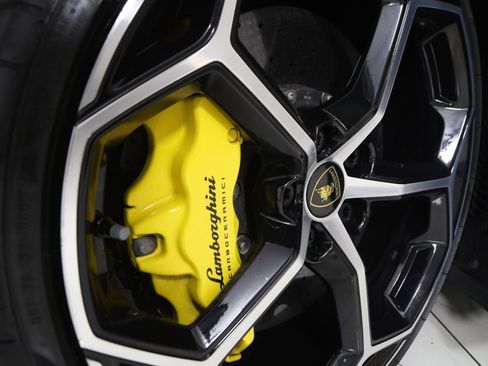 Used 2023 Lamborghini Huracan EVO image 21