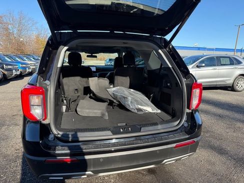Used 2022 Ford Explorer XLT w/ Equipment Group 202A image 11