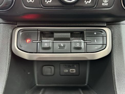 Used 2022 GMC Acadia Denali w/ Denali Technology Package image 29