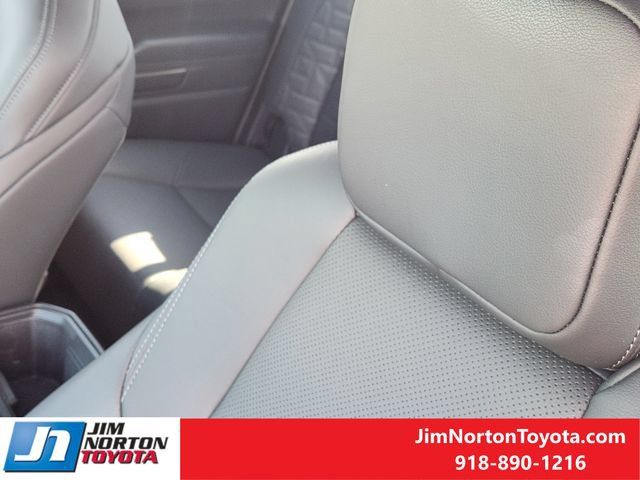 Used 2025 Toyota Tacoma TRD Off-Road w/ TRD Off Road Premium Package AWD/4WD image 16