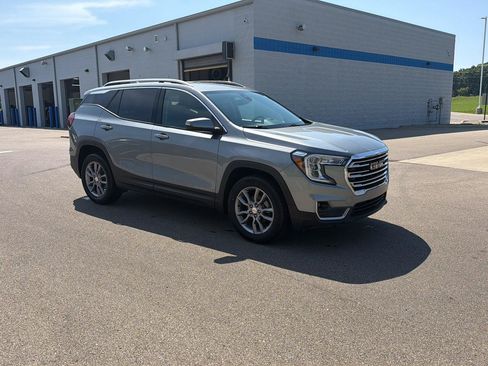 Used 2023 GMC Terrain SLT w/ LPO, Floor Liner Package AWD/4WD image 8