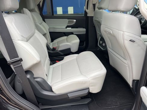 Used 2025 Ford Expedition Platinum AWD/4WD image 15