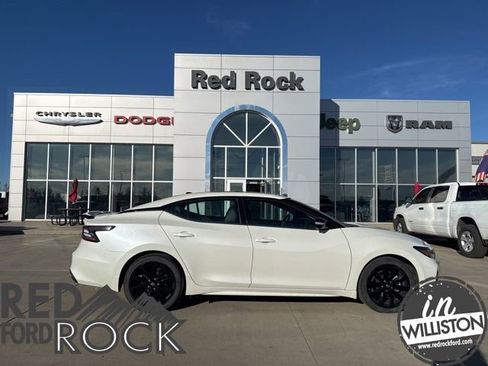 Used 2023 Nissan Maxima SR w/ Sport Mat Group FWD image 7