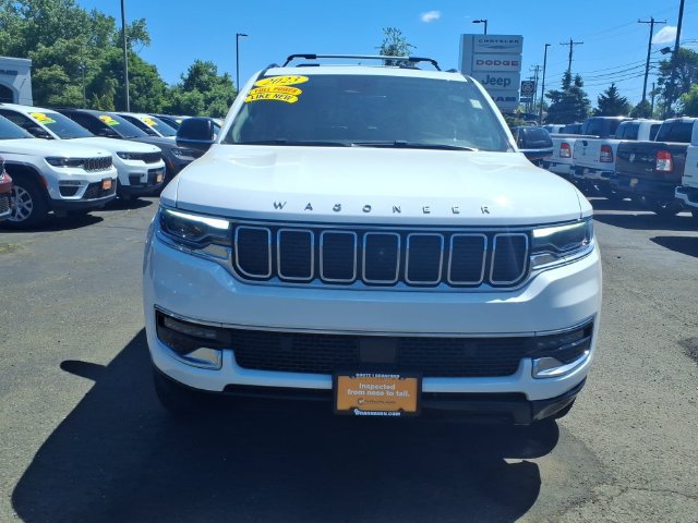 Used 2023 Jeep Wagoneer 4WD w/ Premium Group I image 2