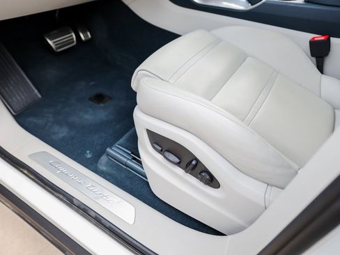 Certified 2022 Porsche Cayenne Turbo image 14