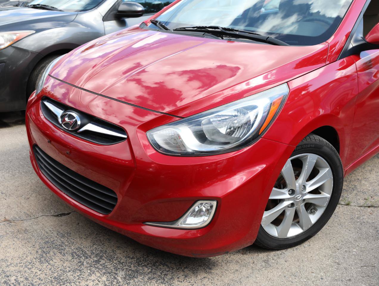 Used 2013 Hyundai Accent GLS w/ Premium Pkg FWD image 2