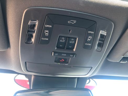 Used 2024 Toyota Sienna Platinum FWD image 15