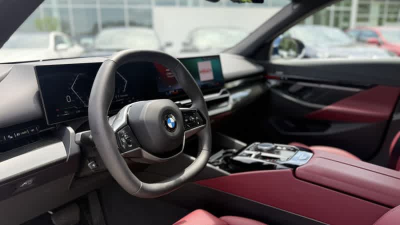 Used 2025 BMW 530i RWD image 11